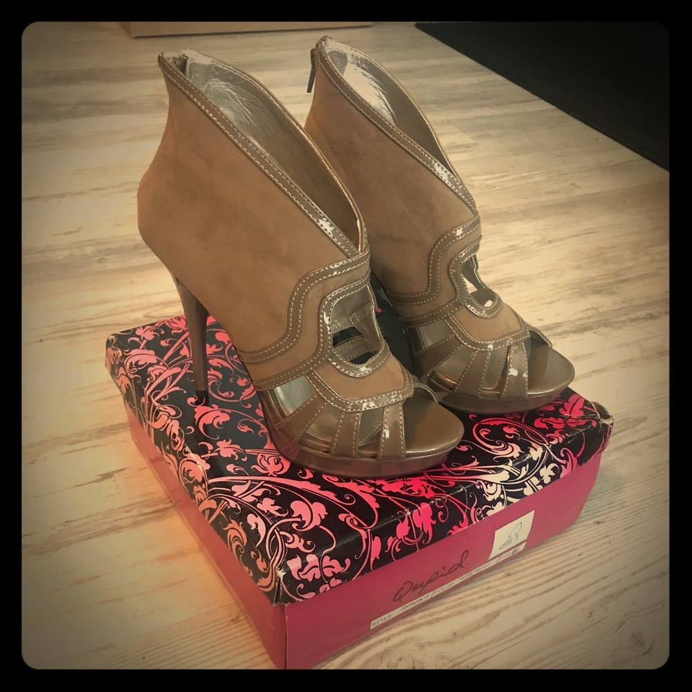BNIB!! CUTE TAUPE QUPID SUEDE ZIP HEELS!!😍💖💙